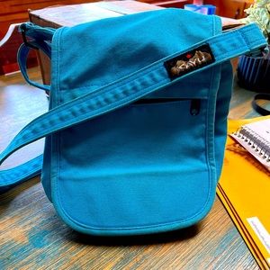 Kavu shoulder bag.